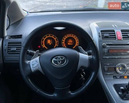 Красный Тойота Аурис, объемом двигателя 1.6 л и пробегом 402 тыс. км за 6499 $, фото 18 на Automoto.ua