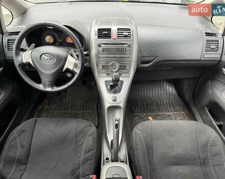Красный Тойота Аурис, объемом двигателя 1.6 л и пробегом 200 тыс. км за 4500 $, фото 38 на Automoto.ua