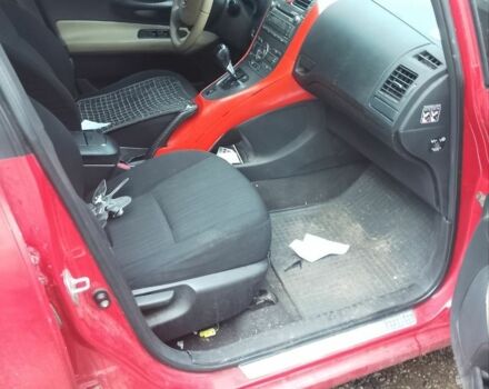 Красный Тойота Аурис, объемом двигателя 1.6 л и пробегом 130 тыс. км за 3300 $, фото 4 на Automoto.ua