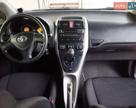 Красный Тойота Аурис, объемом двигателя 1.6 л и пробегом 112 тыс. км за 7200 $, фото 14 на Automoto.ua