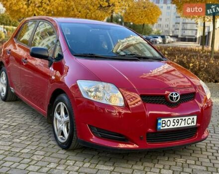 Червоний Тойота Ауріс, об'ємом двигуна 1.4 л та пробігом 220 тис. км за 7000 $, фото 4 на Automoto.ua