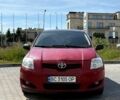 Красный Тойота Аурис, объемом двигателя 1.4 л и пробегом 340 тыс. км за 4200 $, фото 1 на Automoto.ua