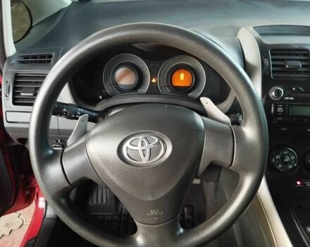 Красный Тойота Аурис, объемом двигателя 1.6 л и пробегом 112 тыс. км за 7200 $, фото 13 на Automoto.ua