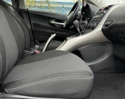 Красный Тойота Аурис, объемом двигателя 1.6 л и пробегом 181 тыс. км за 5950 $, фото 24 на Automoto.ua