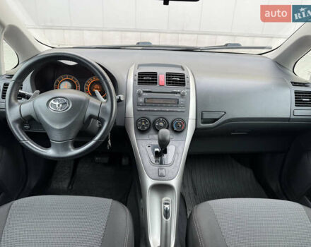 Красный Тойота Аурис, объемом двигателя 1.6 л и пробегом 181 тыс. км за 5950 $, фото 19 на Automoto.ua