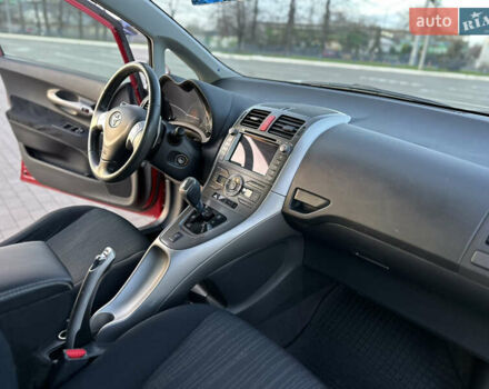 Червоний Тойота Ауріс, об'ємом двигуна 1.6 л та пробігом 85 тис. км за 8700 $, фото 45 на Automoto.ua