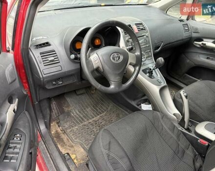 Красный Тойота Аурис, объемом двигателя 1.6 л и пробегом 200 тыс. км за 4500 $, фото 37 на Automoto.ua