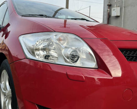 Красный Тойота Аурис, объемом двигателя 1.4 л и пробегом 230 тыс. км за 6300 $, фото 2 на Automoto.ua