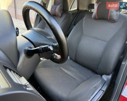 Червоний Тойота Ауріс, об'ємом двигуна 1.4 л та пробігом 220 тис. км за 7000 $, фото 30 на Automoto.ua