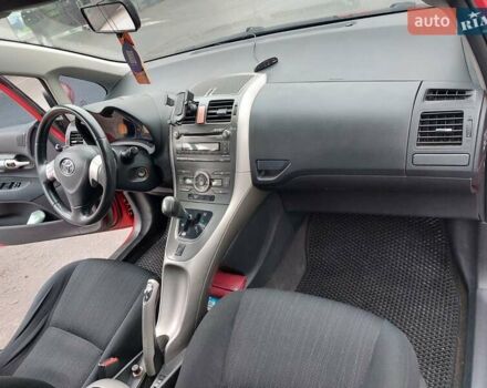 Червоний Тойота Ауріс, об'ємом двигуна 1.6 л та пробігом 243 тис. км за 6900 $, фото 10 на Automoto.ua