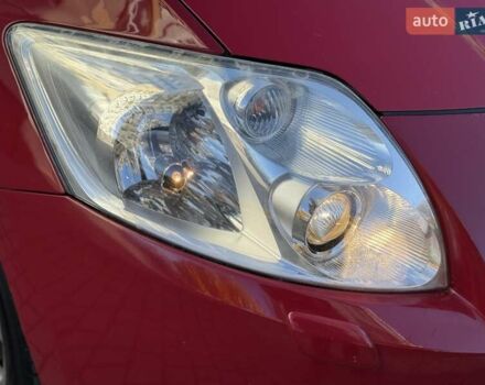 Червоний Тойота Ауріс, об'ємом двигуна 1.4 л та пробігом 220 тис. км за 7000 $, фото 41 на Automoto.ua