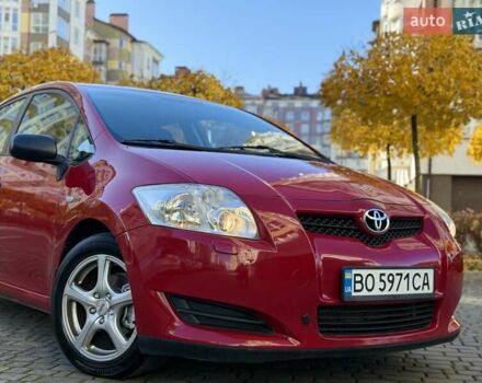 Червоний Тойота Ауріс, об'ємом двигуна 1.4 л та пробігом 220 тис. км за 7000 $, фото 3 на Automoto.ua
