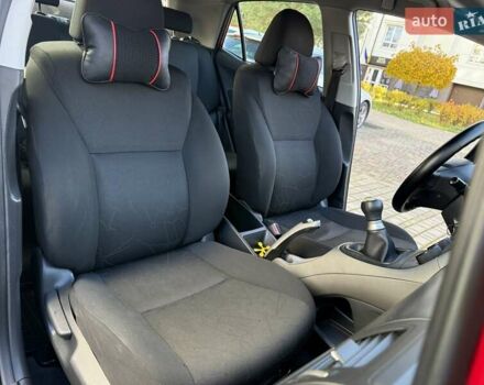 Червоний Тойота Ауріс, об'ємом двигуна 1.4 л та пробігом 220 тис. км за 7000 $, фото 29 на Automoto.ua