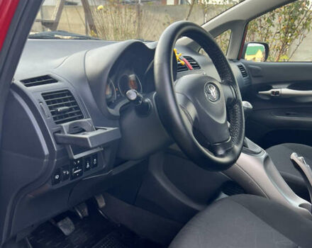 Красный Тойота Аурис, объемом двигателя 1.4 л и пробегом 230 тыс. км за 6300 $, фото 9 на Automoto.ua