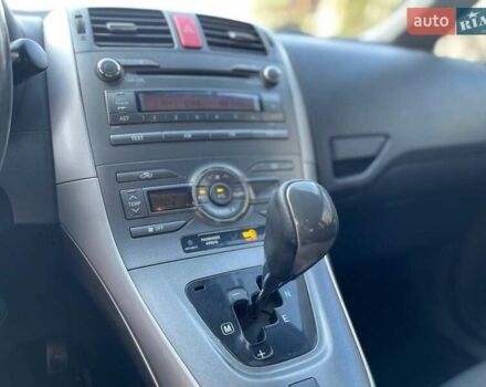 Красный Тойота Аурис, объемом двигателя 1.6 л и пробегом 402 тыс. км за 6499 $, фото 20 на Automoto.ua