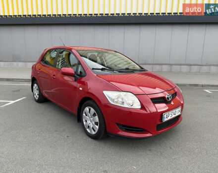 Красный Тойота Аурис, объемом двигателя 1.6 л и пробегом 181 тыс. км за 5950 $, фото 1 на Automoto.ua