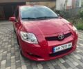 Красный Тойота Аурис, объемом двигателя 1.6 л и пробегом 100 тыс. км за 8200 $, фото 1 на Automoto.ua