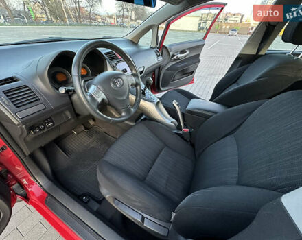 Червоний Тойота Ауріс, об'ємом двигуна 1.6 л та пробігом 85 тис. км за 8700 $, фото 51 на Automoto.ua