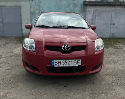 Красный Тойота Аурис, объемом двигателя 1.6 л и пробегом 104 тыс. км за 7200 $, фото 1 на Automoto.ua