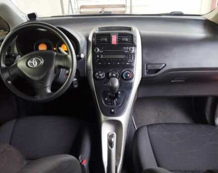 Красный Тойота Аурис, объемом двигателя 1.6 л и пробегом 112 тыс. км за 7200 $, фото 11 на Automoto.ua