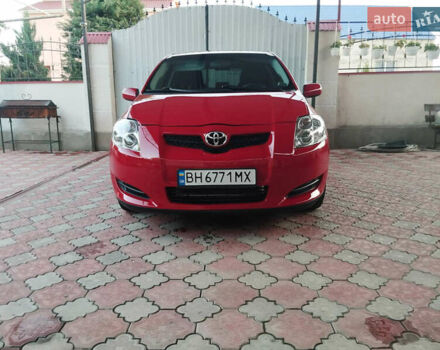 Красный Тойота Аурис, объемом двигателя 1.6 л и пробегом 112 тыс. км за 7200 $, фото 2 на Automoto.ua