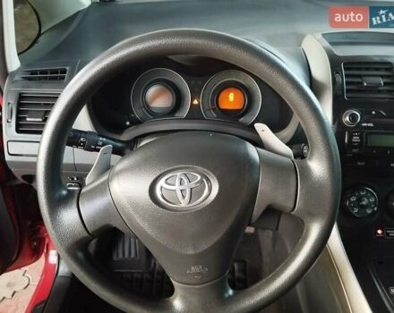 Красный Тойота Аурис, объемом двигателя 1.6 л и пробегом 112 тыс. км за 7200 $, фото 16 на Automoto.ua