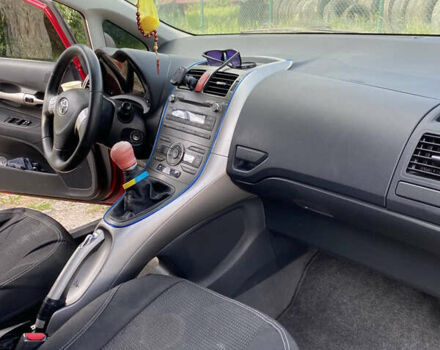 Красный Тойота Аурис, объемом двигателя 1.33 л и пробегом 300 тыс. км за 4750 $, фото 5 на Automoto.ua