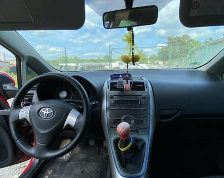 Красный Тойота Аурис, объемом двигателя 1.33 л и пробегом 300 тыс. км за 4750 $, фото 2 на Automoto.ua