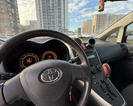 Красный Тойота Аурис, объемом двигателя 1.6 л и пробегом 123 тыс. км за 8500 $, фото 15 на Automoto.ua