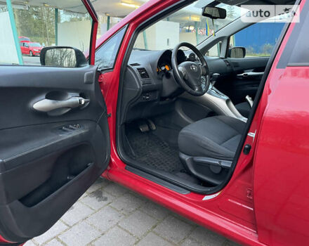 Красный Тойота Аурис, объемом двигателя 1.6 л и пробегом 145 тыс. км за 8000 $, фото 5 на Automoto.ua