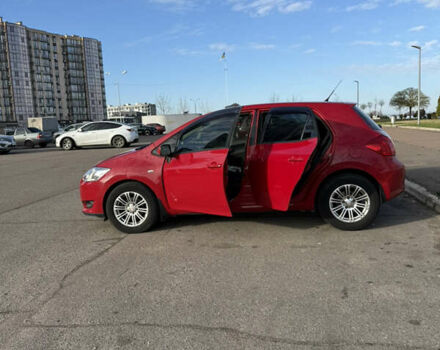 Красный Тойота Аурис, объемом двигателя 1.6 л и пробегом 123 тыс. км за 8500 $, фото 1 на Automoto.ua