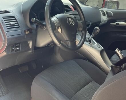 Красный Тойота Аурис, объемом двигателя 0 л и пробегом 65 тыс. км за 8000 $, фото 5 на Automoto.ua