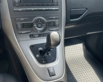 Красный Тойота Аурис, объемом двигателя 0 л и пробегом 65 тыс. км за 8000 $, фото 4 на Automoto.ua