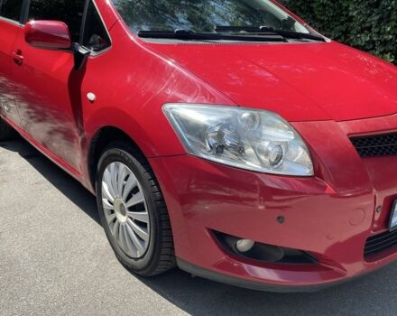 Красный Тойота Аурис, объемом двигателя 0 л и пробегом 65 тыс. км за 8000 $, фото 1 на Automoto.ua