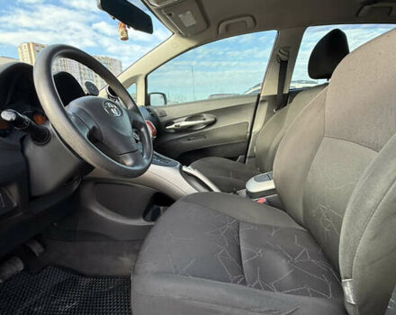 Красный Тойота Аурис, объемом двигателя 1.6 л и пробегом 123 тыс. км за 8500 $, фото 14 на Automoto.ua