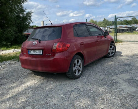 Красный Тойота Аурис, объемом двигателя 1.33 л и пробегом 300 тыс. км за 4750 $, фото 1 на Automoto.ua