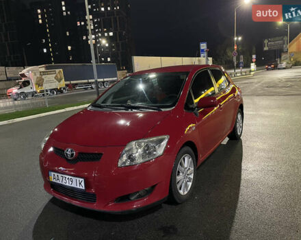 Красный Тойота Аурис, объемом двигателя 1.6 л и пробегом 191 тыс. км за 7000 $, фото 1 на Automoto.ua