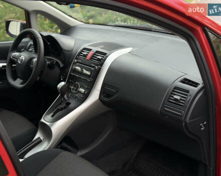 Тойота Аурис 2010 в Белой Церкве на Automoto.ua Красный Тойота Аурис, объемом двигателя 1.6 л и пробегом 169 тыс. км за 10000 $, фото 14 на Automoto.ua