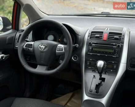 Тойота Аурис 2010 в Белой Церкве на Automoto.ua Красный Тойота Аурис, объемом двигателя 1.6 л и пробегом 169 тыс. км за 10000 $, фото 10 на Automoto.ua