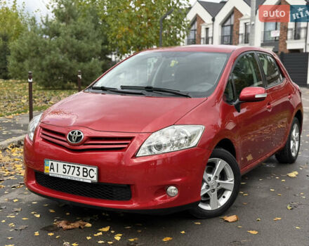 Тойота Аурис 2010 в Белой Церкве на Automoto.ua Красный Тойота Аурис, объемом двигателя 1.6 л и пробегом 169 тыс. км за 10000 $, фото 1 на Automoto.ua