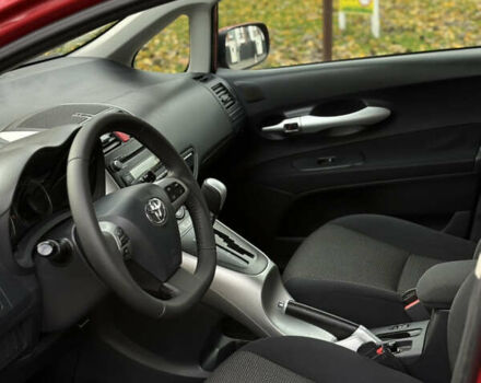 Тойота Аурис 2010 в Белой Церкве на Automoto.ua Красный Тойота Аурис, объемом двигателя 1.6 л и пробегом 169 тыс. км за 10000 $, фото 12 на Automoto.ua