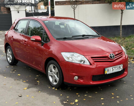 Тойота Аурис 2010 в Белой Церкве на Automoto.ua Красный Тойота Аурис, объемом двигателя 1.6 л и пробегом 169 тыс. км за 10000 $, фото 2 на Automoto.ua