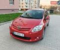 Красный Тойота Аурис, объемом двигателя 1.6 л и пробегом 122 тыс. км за 7300 $, фото 1 на Automoto.ua