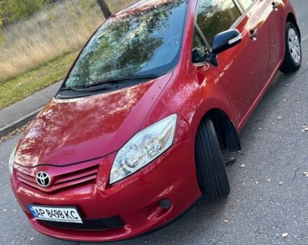 Червоний Тойота Ауріс, об'ємом двигуна 1.6 л та пробігом 122 тис. км за 10200 $, фото 2 на Automoto.ua