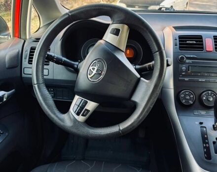 Червоний Тойота Ауріс, об'ємом двигуна 1.6 л та пробігом 122 тис. км за 10200 $, фото 5 на Automoto.ua