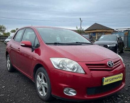 Красный Тойота Аурис, объемом двигателя 1.6 л и пробегом 299 тыс. км за 7990 $, фото 1 на Automoto.ua