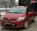 Красный Тойота Аурис, объемом двигателя 1.6 л и пробегом 110 тыс. км за 9999 $, фото 1 на Automoto.ua