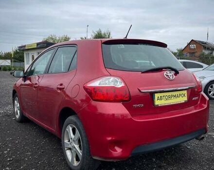 Красный Тойота Аурис, объемом двигателя 1.6 л и пробегом 299 тыс. км за 7990 $, фото 3 на Automoto.ua