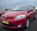 Красный Тойота Аурис, объемом двигателя 1.6 л и пробегом 299 тыс. км за 7990 $, фото 1 на Automoto.ua