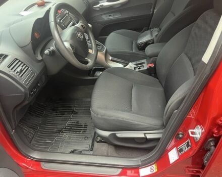 Красный Тойота Аурис, объемом двигателя 1.6 л и пробегом 104 тыс. км за 10500 $, фото 8 на Automoto.ua